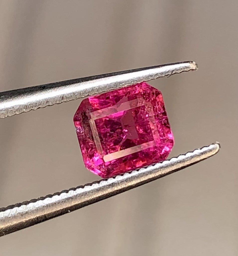 0.80 Carats Rubelite Tourmaline for Ring - 6X5X4 mm: 0.80 Carats Rubelite Tourmaline for Ring - 6X5X4 mm FREE SHIPPING: