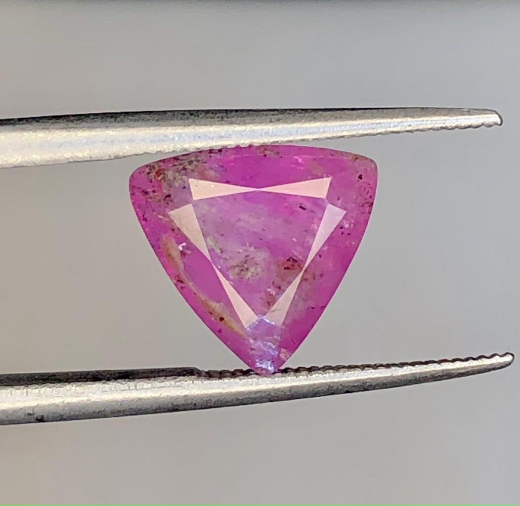 3.10 Carats Natural Corundum Sapphire - 9X9X6 mm: 3.10 Carats Natural Corundum Sapphire - 9X9X6 mm FREE SHIPPING: