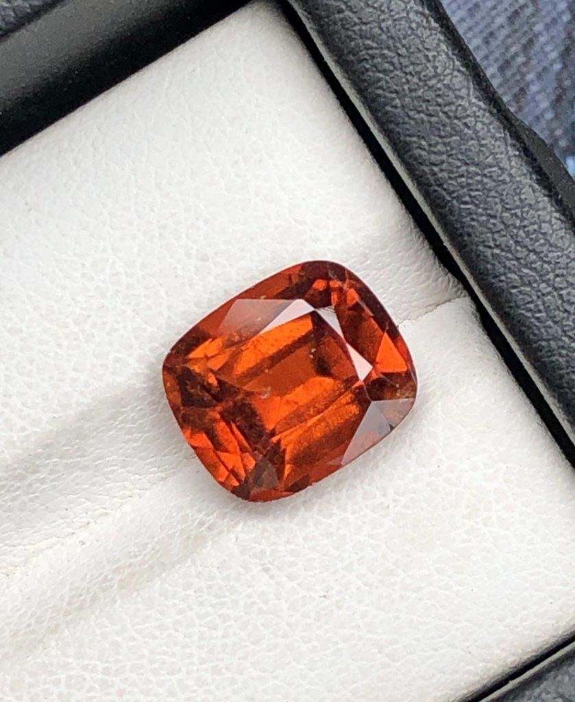4.85 Carats Natural Hessonite Garnet Gemstone - 11X9.5X6 mm: 4.85 Carats Natural Hessonite Garnet Gemstone - 11X9.5X6 mm FREE SHIPPING: