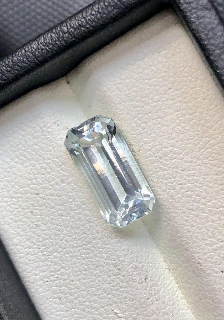 4.05 Carats Natural Aquamarine Gemstone - 9X7X6 mm: 4.05 Carats Natural Aquamarine Gemstone - 9X7X6 mm FREE SHIPPING: