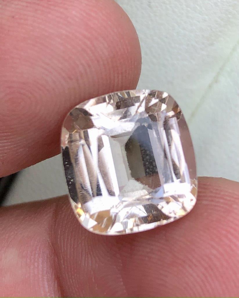 9.05 Carats Beautiful Golden Topaz Gemstone - 12X11X8 mm: 9.05 Carats Beautiful Golden Topaz Gemstone - 12X11X8 mm FREE SHIPPING: