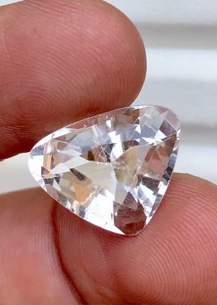 13.35 Carats Natural Golden Topaz Gemstone - 17X14X9 mm: 13.35 Carats Natural Golden Topaz Gemstone - 17X14X9 mm FREE SHIPPING: