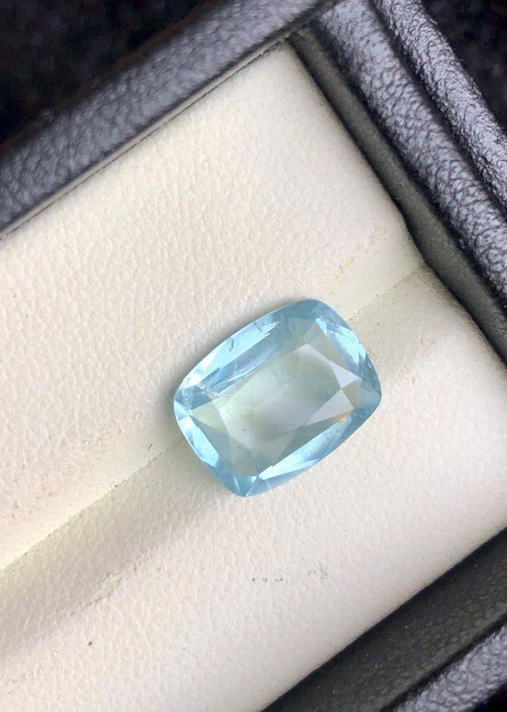 3.55 Carats Natural Aquamarine Gemstone - 12X10X5 mm: 3.55 Carats Natural Aquamarine Gemstone - 12X10X5 mm FREE SHIPPING: