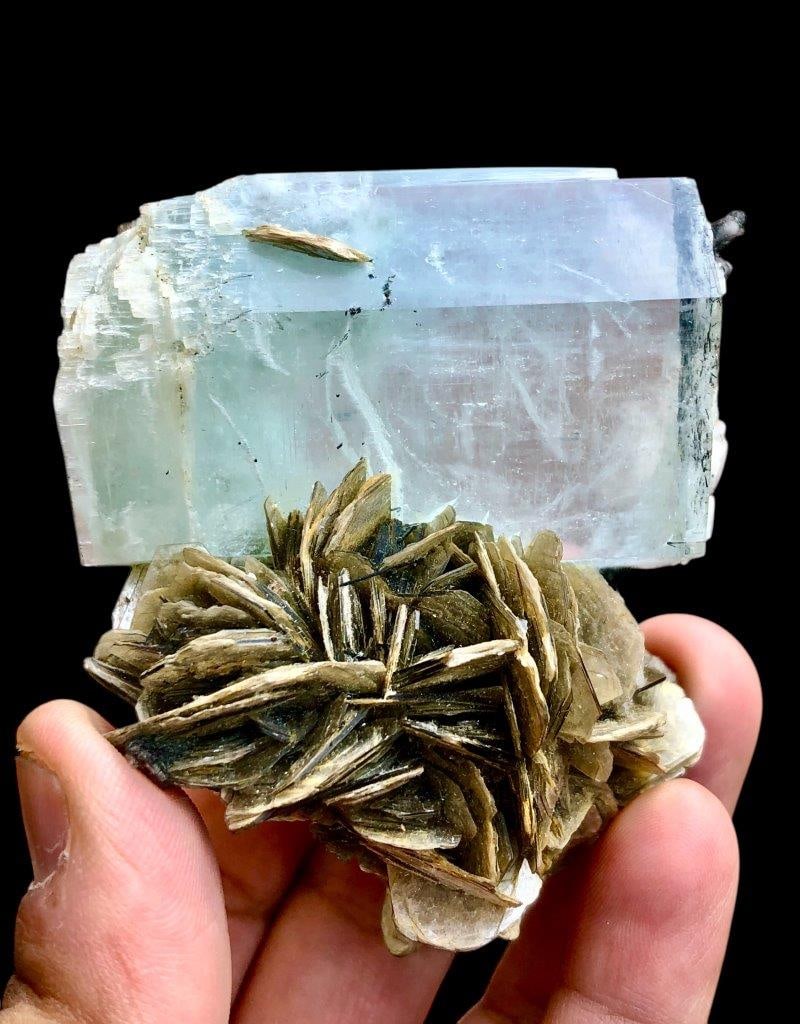 Undamaged Terminated Aquamarine Crystal On Matrix With Mica - 212 Grams - 72X12X65 mm: Undamaged Terminated Aquamarine Crystal On Matrix With Mica - 212 Grams - 72X12X65 mm Shipping Rate: FREE SHIPPING .shipping rates are determined by Parcel weight and destination.Combined shipping: We