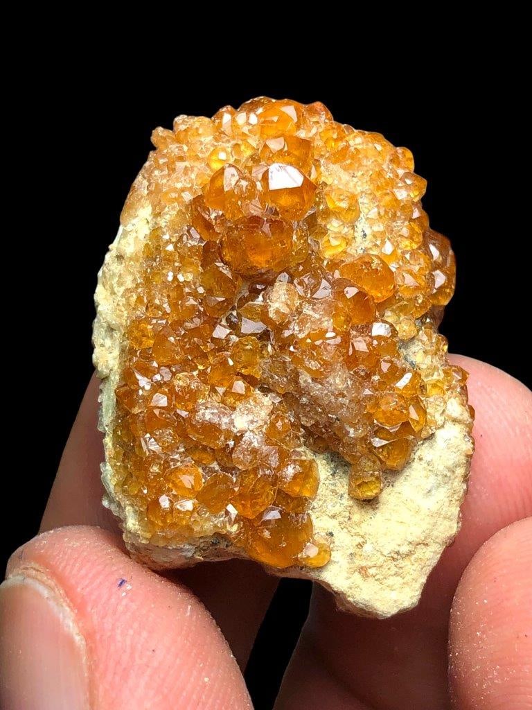 AMAZING HESSONITE GARNET CLUSTER - 10 Grams - 28X23X15 mm (1 of 3)