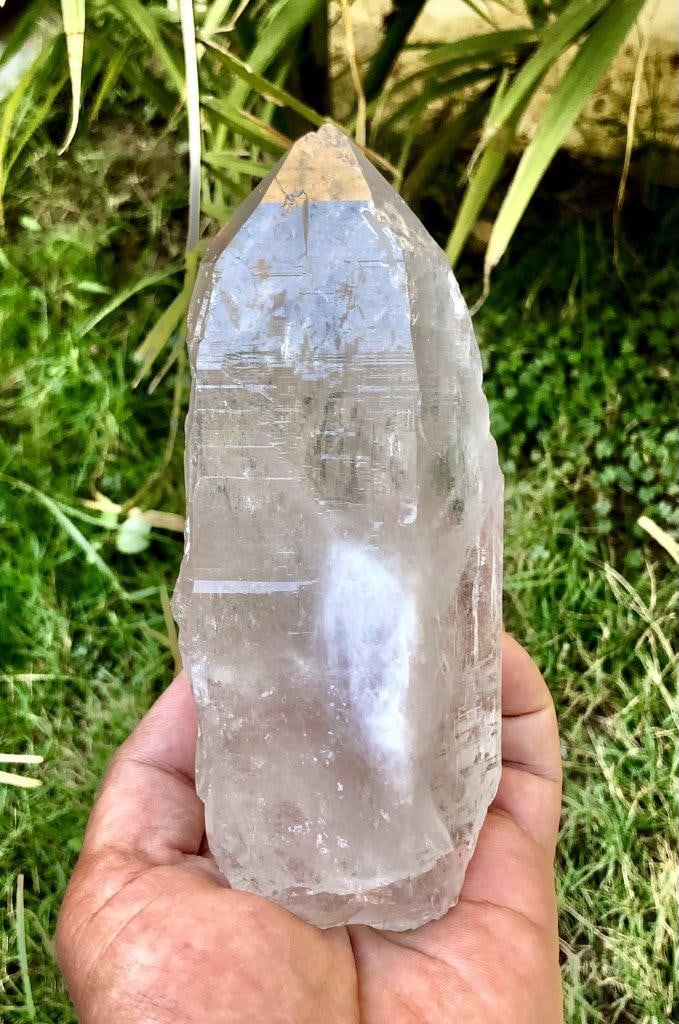 800 Grams Perfect Clear Quartz Crystal - 155X80X70 mm: 800 Grams Perfect Clear Quartz Crystal - 155X80X70 mm Specimen 12.50 Grams - 27X18X16 mm Shipping Rate: FREE SHIPPING .shipping rates are determined by Parcel weight and destination.Combined shipping: