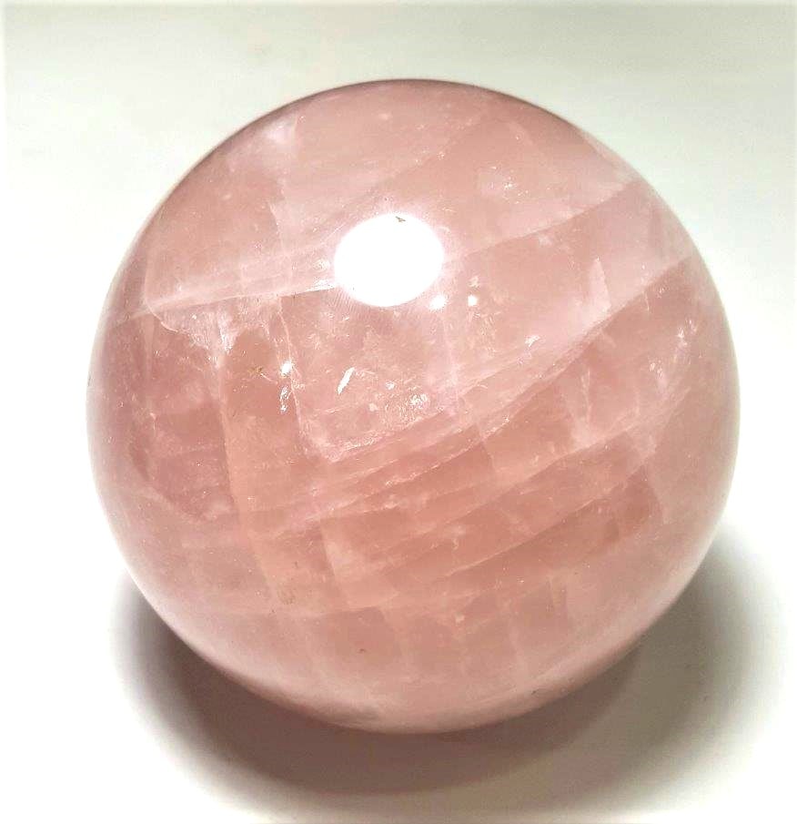 Rose Quartz Crystal for Love - 634 Grams: Rose Quartz Crystal for Love - 634 Grams - Diameter 77 mmShipping Rate: $55.00 .shipping rates are determined by Parcel weight and destination.Combined shipping: We offer combine shipping on multiple