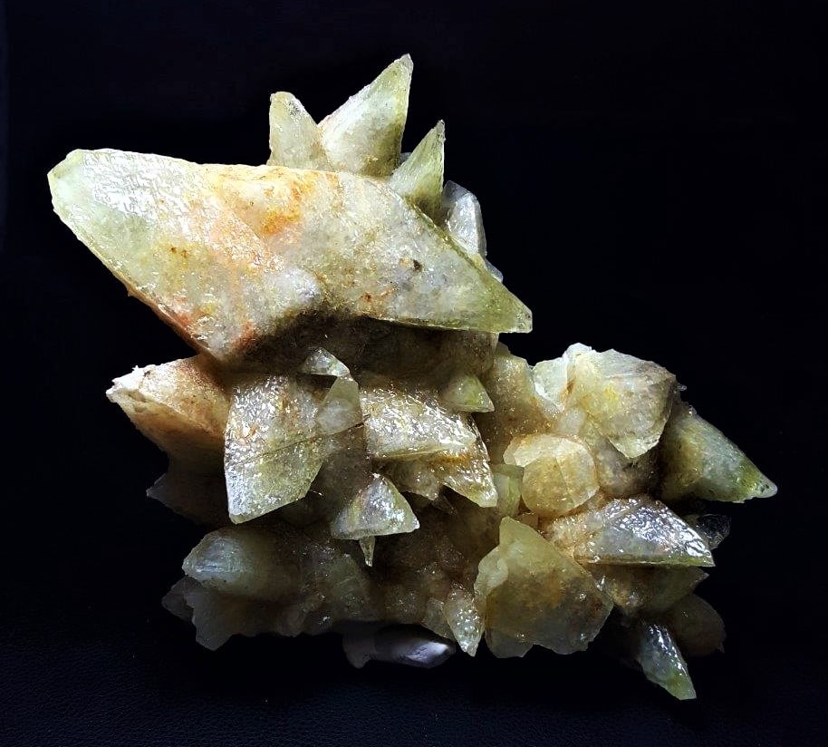 Collection Piece - 1996 Dogtooth Calcite Specimen: Collection Piece - 1996 Dogtooth Calcite Specimen - 205X155X80 mmShipping Rate: $90.00 .shipping rates are determined by Parcel weight and destination.Combined shipping: We offer combine shipping on m