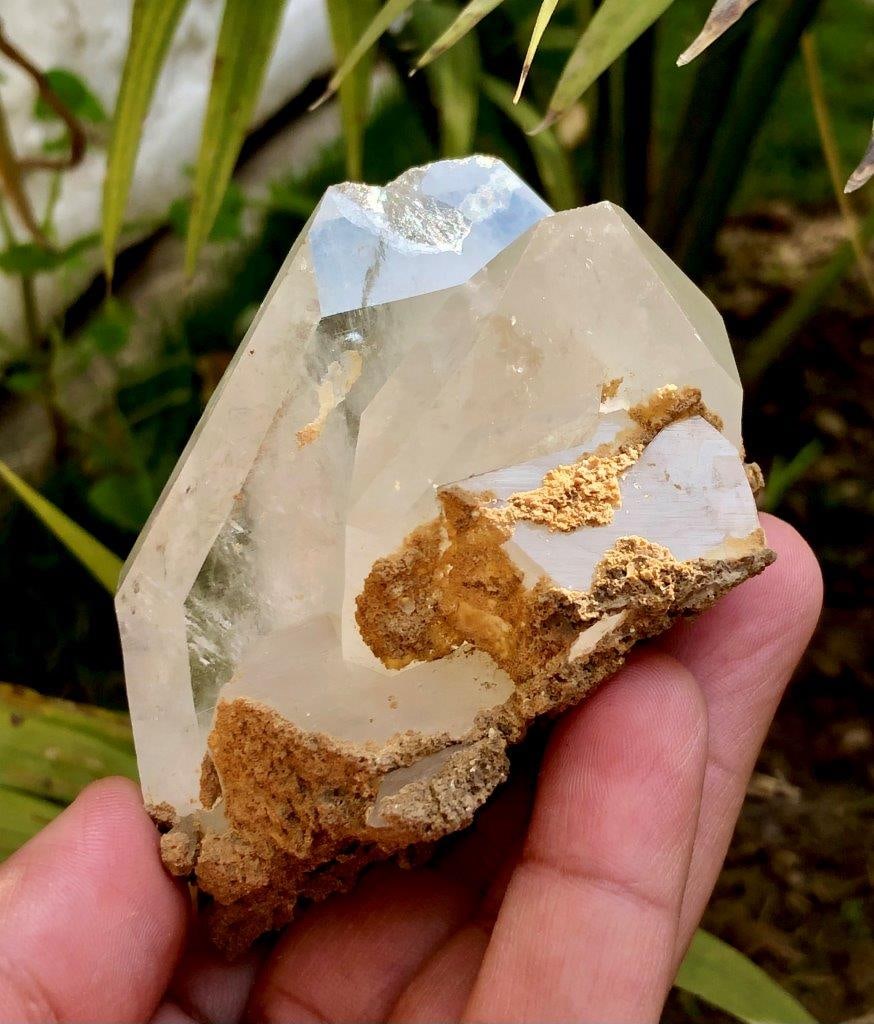 Fedan Quartz Crystals - 255 Grams - 90X83X60 mm: Fedan Quartz Crystals - 255 Grams - 90X83X60 mmShipping Rate: $36.00 .shipping rates are determined by Parcel weight and destination.Combined shipping: We offer combine shipping on multiple items purc