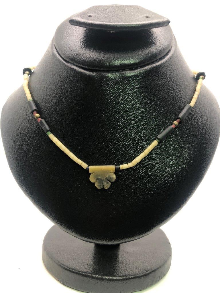 Old Style Serpentine Necklace – Antique Jewelry, Old Fashion Design: Discover this stunning vintage serpentine necklace, featuring graceful curves and classic elegance. Perfect for collectors and lovers of retro jewelry, this piece adds sophistication to any collection