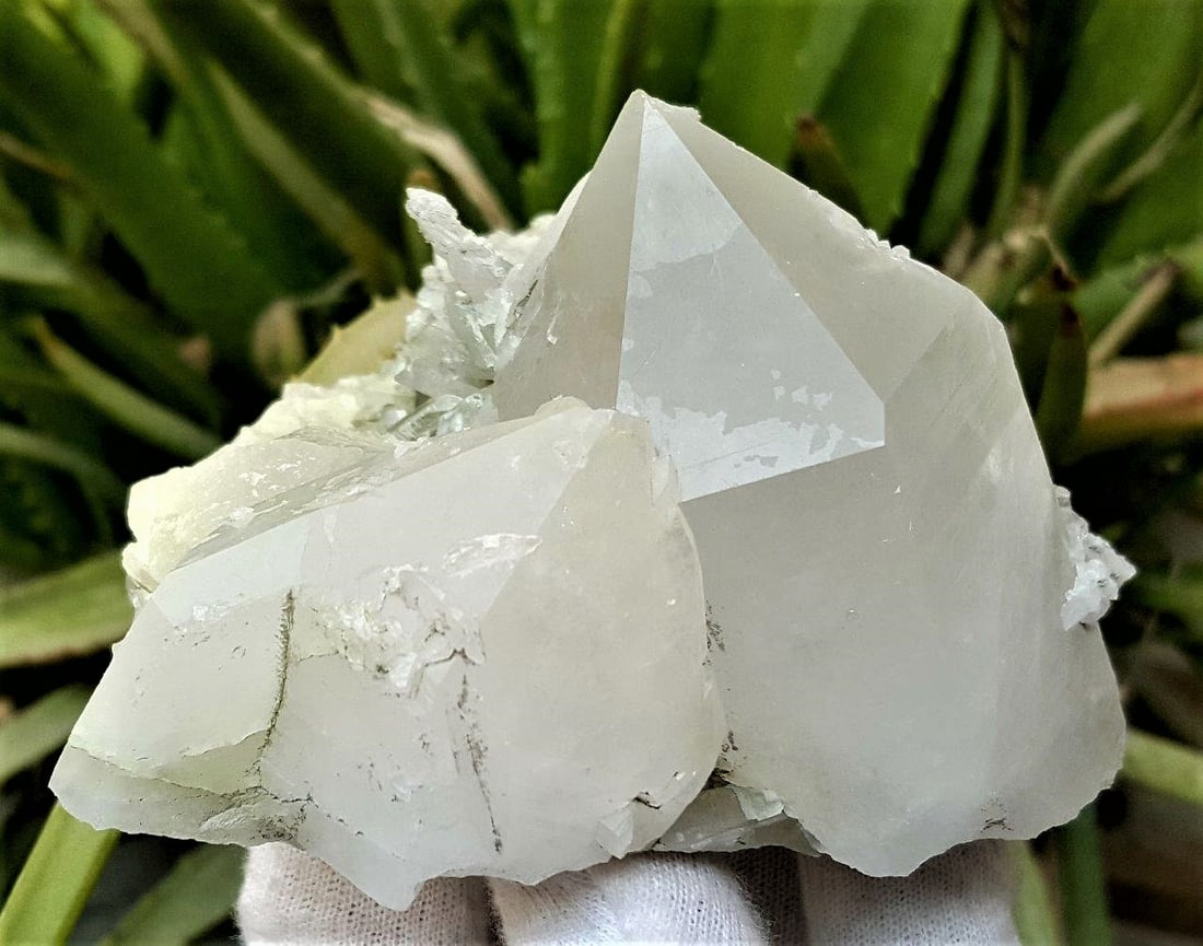 380.1 Grams Natural Terminated Healing Quartz (1 of 3)