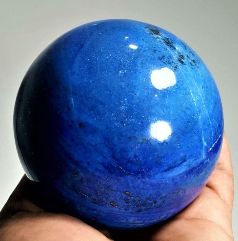 Top Quality Deep Blue Lapis Lazuli Sphere - 920 grams: Top Quality Deep Blue Lapis Lazuli Sphere - Diameter 85 mmShipping Rate: $70.00 .shipping rates are determined by Parcel weight and destination.Combined shipping: We offer combine shipping on multiple