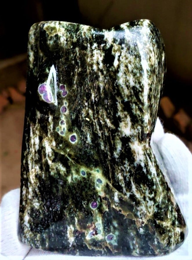 Trilite Polished Tumbled Stone 400 Grams: Trilite Polished Tumbled Stone 400 Grams - 100X73X39 mmShipping Rate: $45.00 .shipping rates are determined by Parcel weight and destination.Combined shipping: We offer combine shipping on multiple it