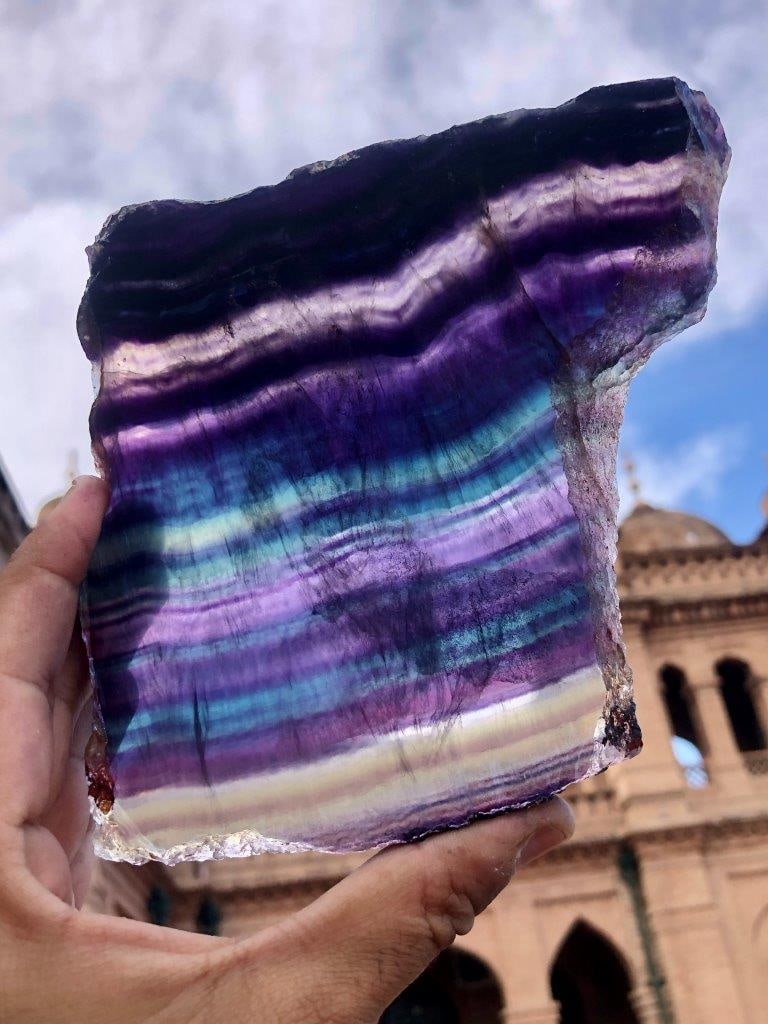 Natural Rainbow Fluorite Slice – 512g Large Polished Crystal Slab, 12.5 x 11.5 x 1 cm Energy Stone: Showcase the beauty of natural minerals with this Natural Rainbow Fluorite Slice, a large and visually striking crystal slab featuring vibrant bands of green, purple, and translucent tones. Expertly p