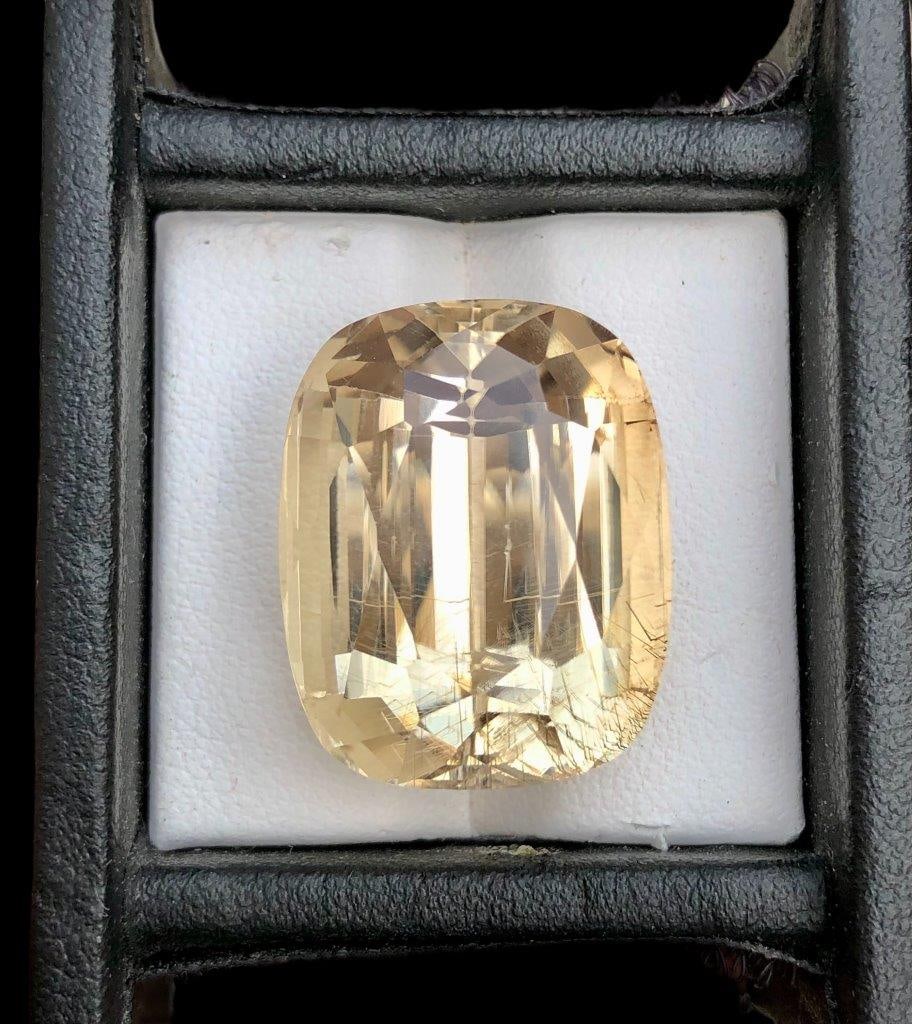 47 Carats Golden Kunzite - 22X18X15 mm: 47 Carats Golden Kunzite - 22X18X15 mmShipping Rate: $15.00 .shipping rates are determined by Parcel weight and destination.Combined shipping: We offer combine shipping on multiple items purchased to