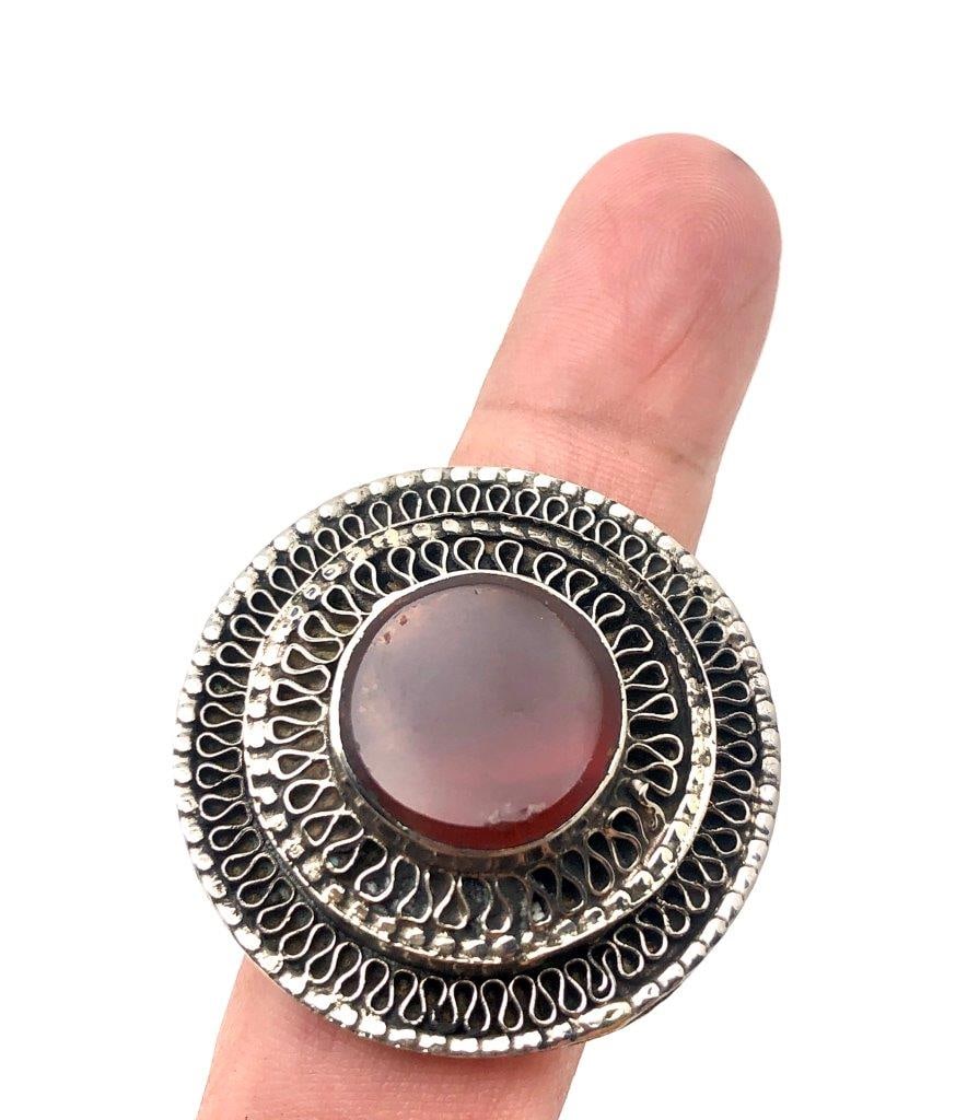 Vintage Brass & Agate Ring – Natural Stone Statement Ring, Estate Jewelry: Offered here is a striking vintage ring featuring a natural agate gemstone set in a warm brass mounting. The agate displays beautiful organic banding and earthy tones, making each piece uniquely patte