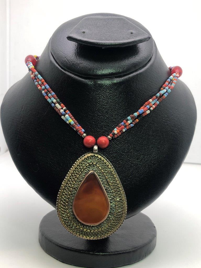 Vintage Brown Agate Carved Necklace in Brass – Handcrafted Gemstone Jewelry, Unique Artisan Piece: Elegant vintage agate carved necklace set in brass, showcasing detailed craftsmanship and natural gemstone beauty. A unique artisan jewelry piece perfect for collectors, vintage lovers, or statement a