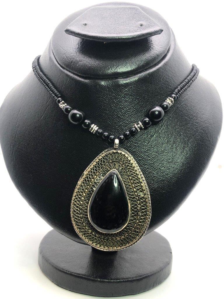 Black AGATE Carved Necklace in Brass – Handcrafted Gemstone Jewelry, Unique Artisan Piece: Elegant vintage agate carved necklace set in brass, showcasing detailed craftsmanship and natural gemstone beauty. A unique artisan jewelry piece perfect for collectors, vintage lovers, or statement a