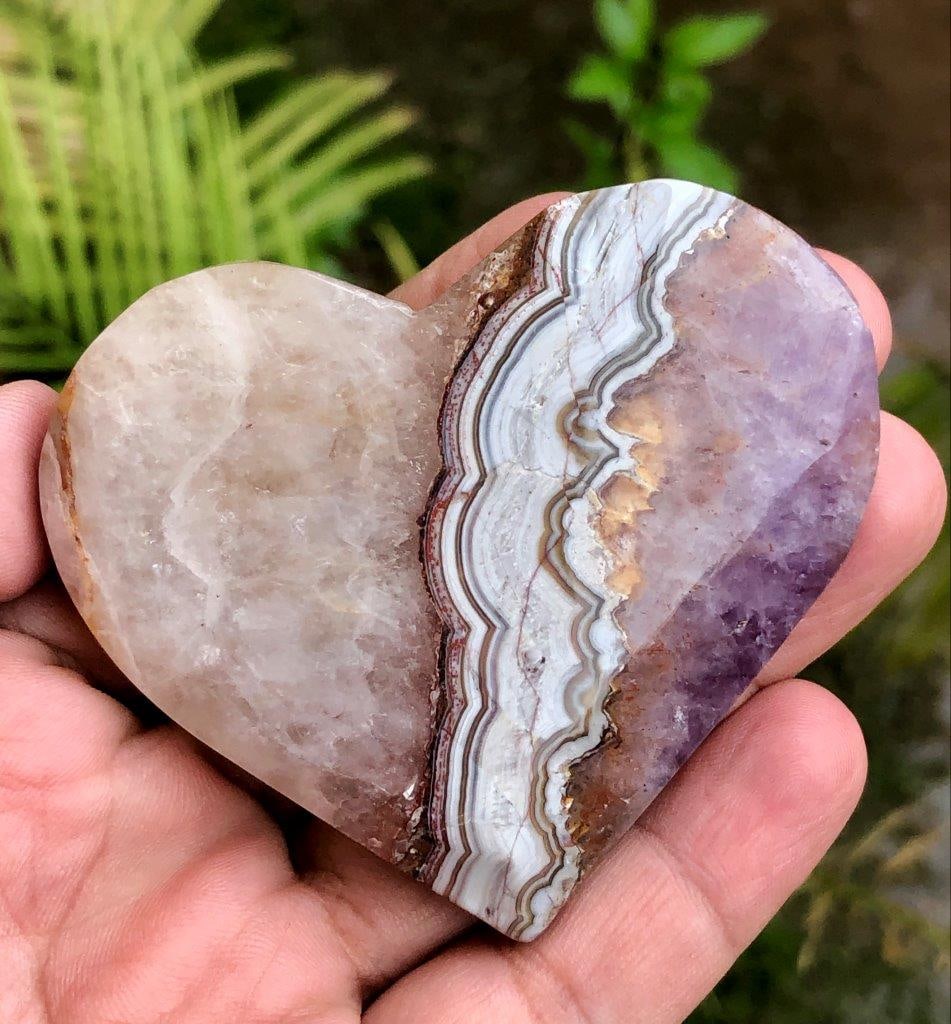 Hand Carved Amethyst Mexican Lace Agate Heart – Crown Chakra Healing Stone - 114 Grams - 70X60X18 (1 of 4)