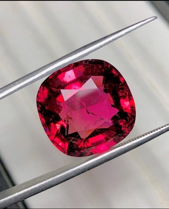 High Quality Pigeon Blood Natural Rubelite Tourmaline Gemstone -16.62 Carats - 16.24X16.10X8.89 mm (1 of 6)