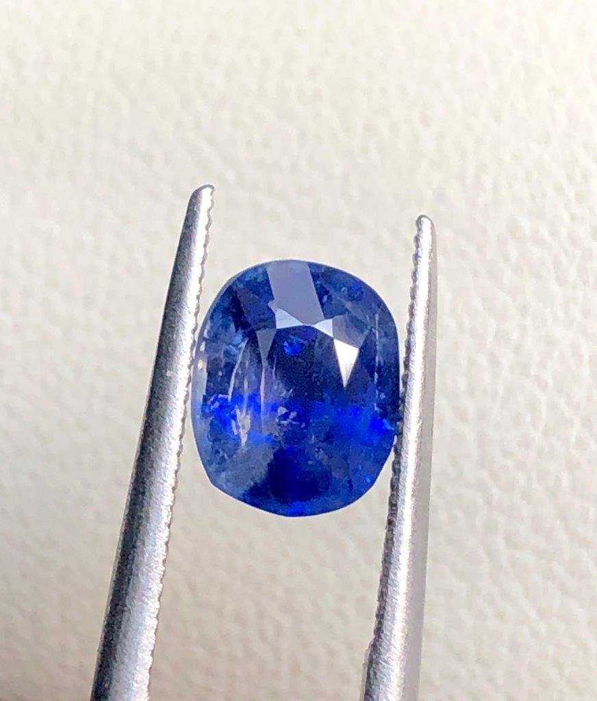 1.60 Carats Very Fine Quality Natural Bi COlour Blue Sapphire Gemstone - 7.5X6X5 mm (1 of 7)