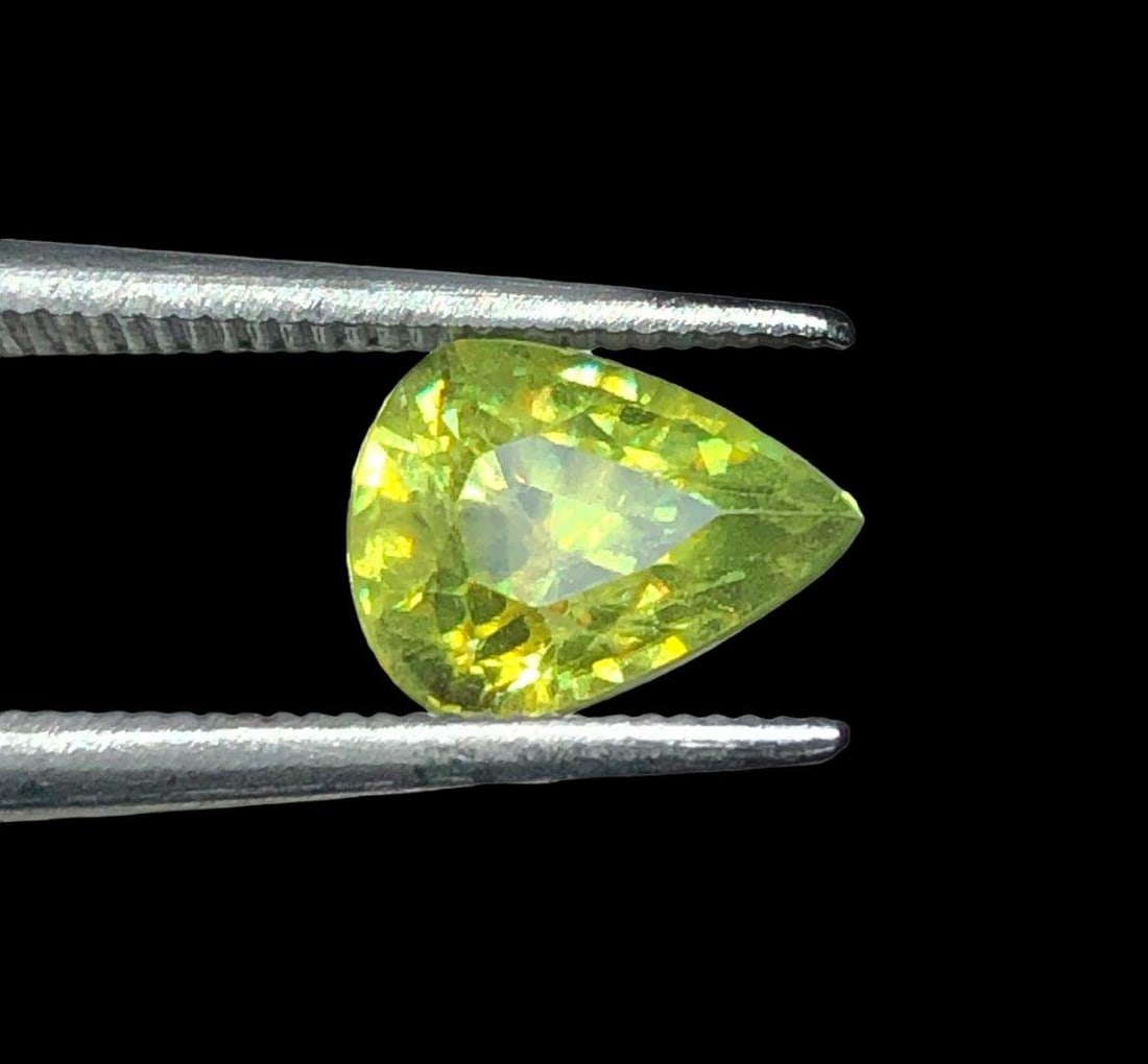 1.80 Carats Very Fine Quality Pear Shape Sphene - 8X7X5 mm (1 of 3)