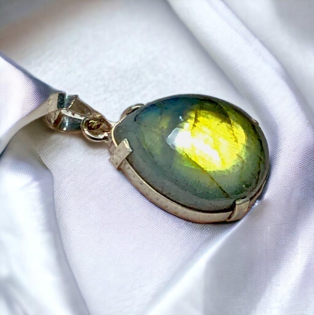 Labradorite Gemstone Celtic Family Knot Pendant (1 of 2)