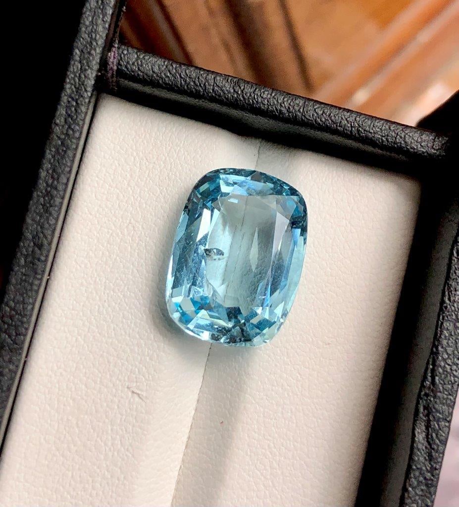 9.85 Carats Natural Aquamarine - 18X12.5X8 mm (1 of 4)