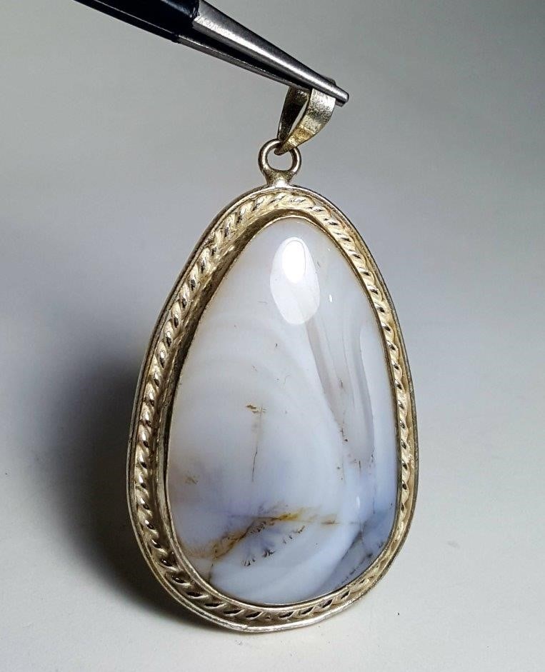 Montana agate pendant: Montana agate pendant FREE SHIPPING Shipping rates are determined by Parcel weight and destination.