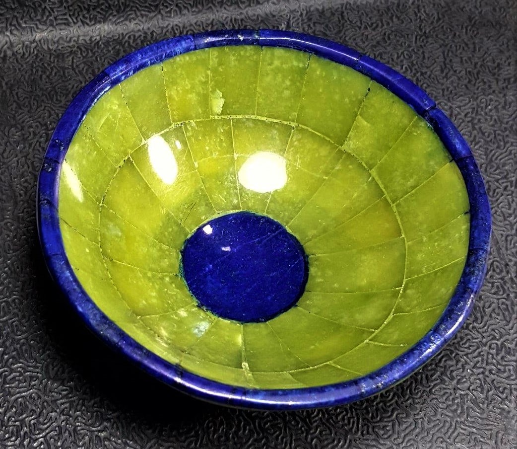 Round Jade With Lapis Bowl - 243.9 Grams: Round Jade With Lapis Bowl - 243.9 Grams - 114X41 mmShipping Rate: $36.00 .shipping rates are determined by Parcel weight and destination.Combined shipping: We offer combine shipping on multiple items
