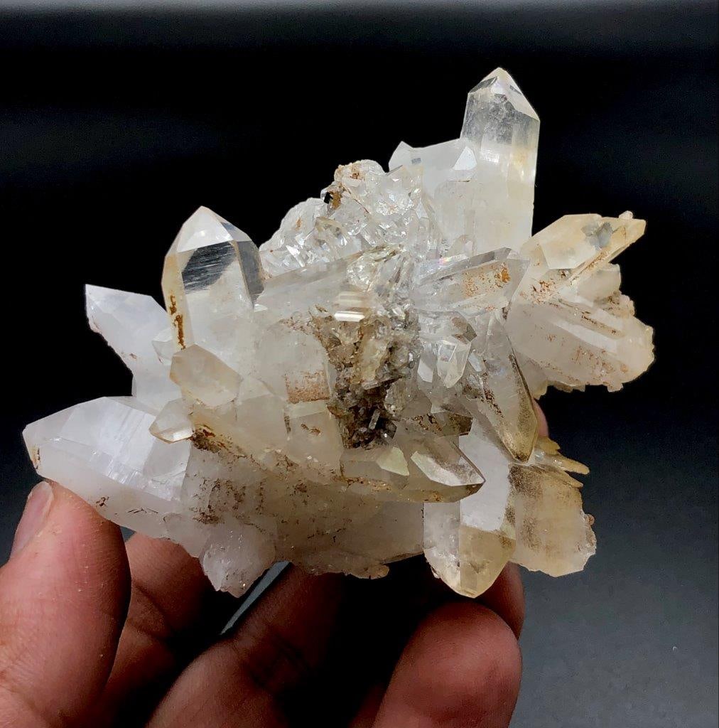 Quartz Cluster - 165 Grams - 85X60X45 mm: Quartz Cluster - 165 Grams - 85X60X45 mmShipping Rate: $23.00 .shipping rates are determined by Parcel weight and destination.Combined shipping: We offer combine shipping on multiple items purchased t