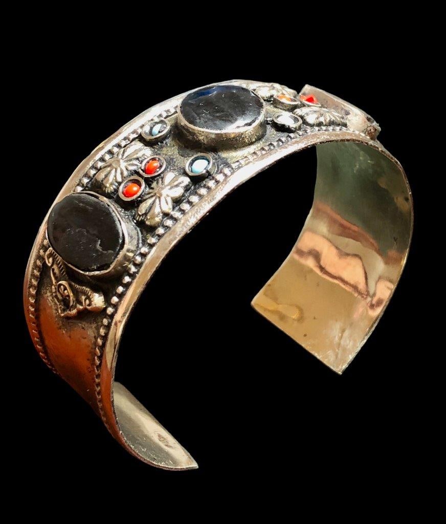 Old Fashion Brass Jewelry Bracelet (1 of 3)