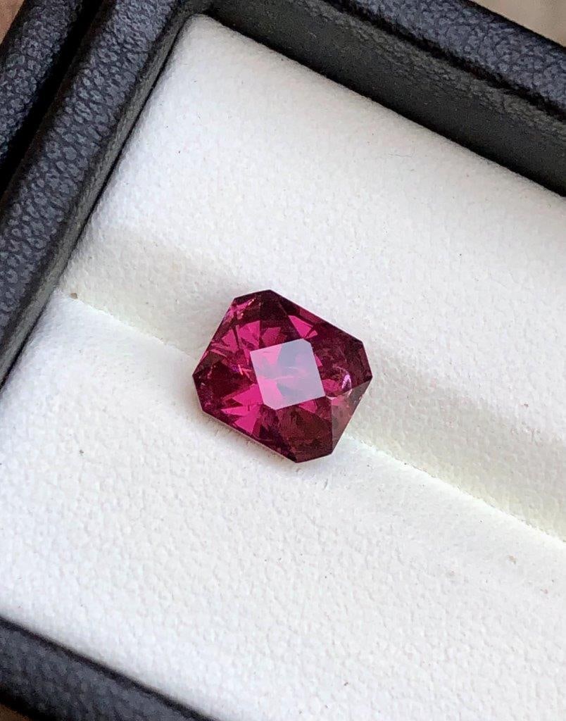 Natural Rhodolite Garnet Gemstone - 2.75 Carats - 8.5X7.5X5.5 mm: Natural Rhodolite Garnet Gemstone - 2.75 Carats - 8.5X7.5X5.5 mm Shipping: