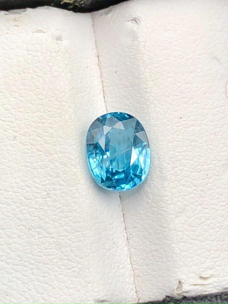 2.95 Carats Natural Zircon - 9X6X5 mm (1 of 4)