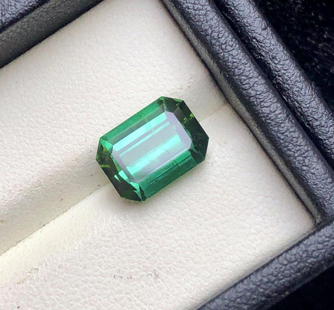 4.90 Carats Emerald Cut Green Tourmaline Gemstone - 11X8.5X6 mm (1 of 3)