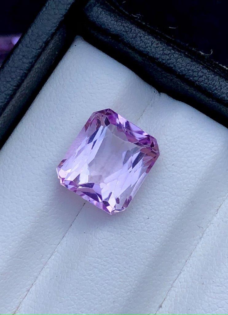 7.80 Carats Naturql Pink Kunzite Gemstone - 12X10X8 mm (1 of 4)