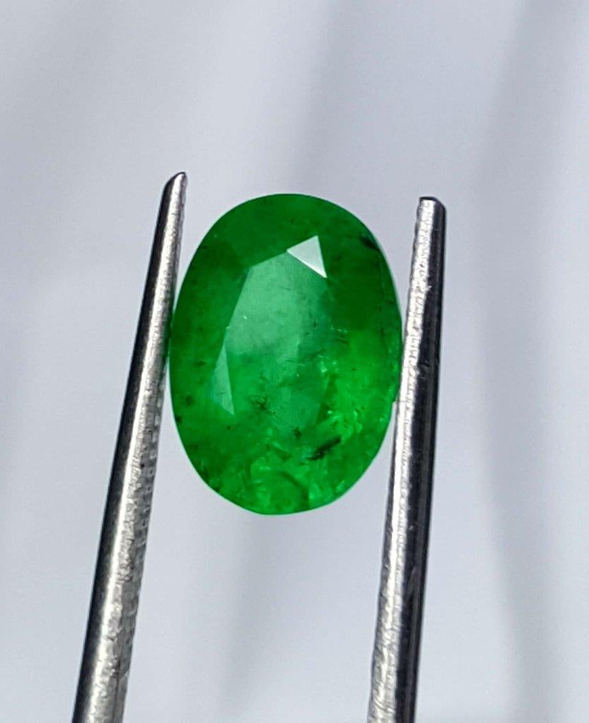 AA Quality Natural Emerald - 2 Carats: AA Quality Natural Emerald - 2 Carats - 10X7X5 mmShipping Rate: $15.00 .shipping rates are determined by Parcel weight and destination.Combined shipping: We offer combine shipping on multiple items pu