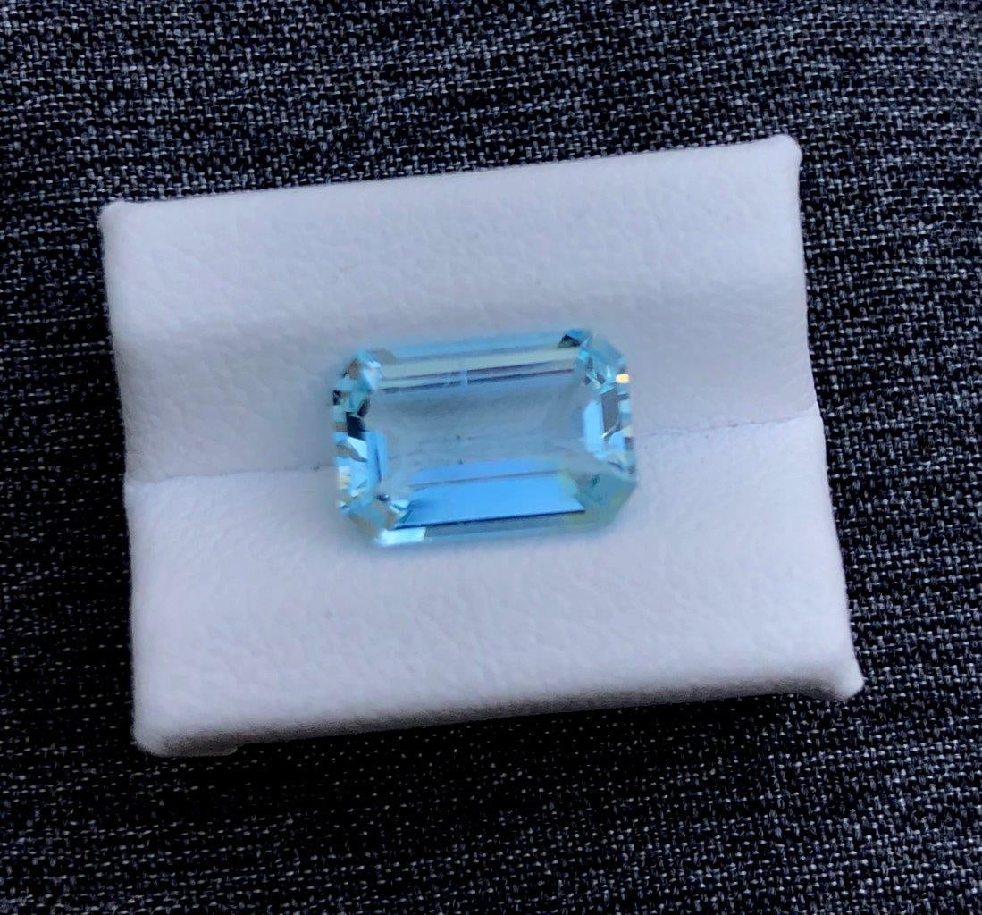 Natural Aquamarine Gem - 2.20 Carats 11X7X4 mm (1 of 3)