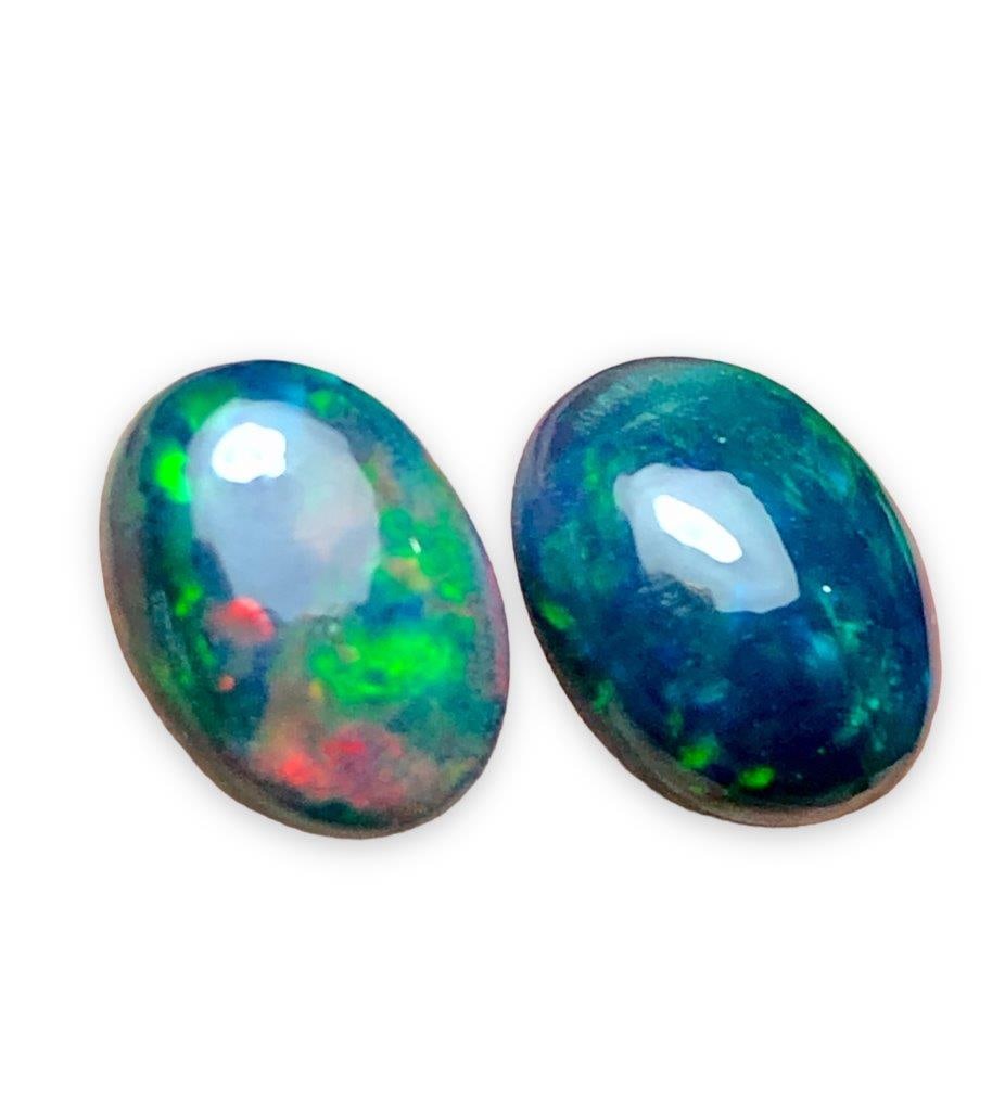 Fire Black Opal - 3.45 Carats - 10X8X4 mm (1 of 2)