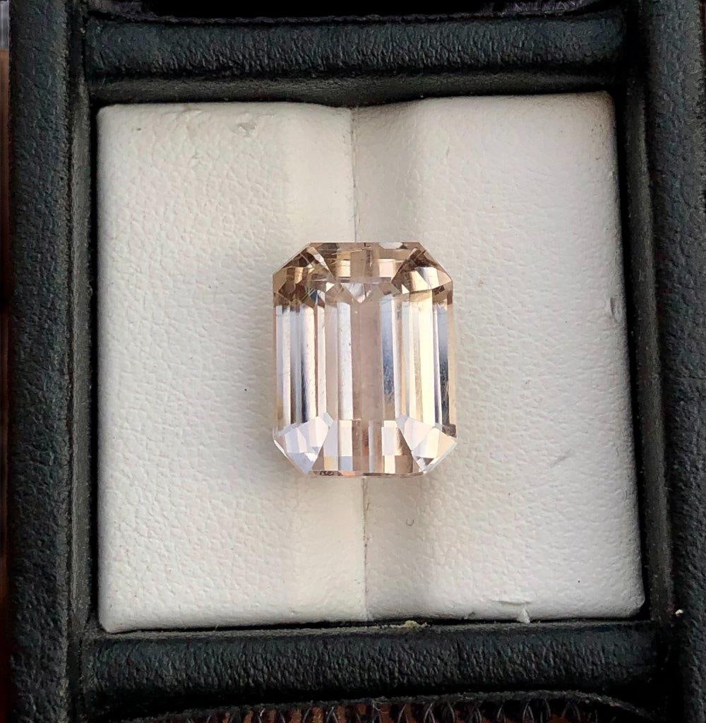 12 Carats Kunzite Gemstone - 14X11X9 mm (1 of 2)