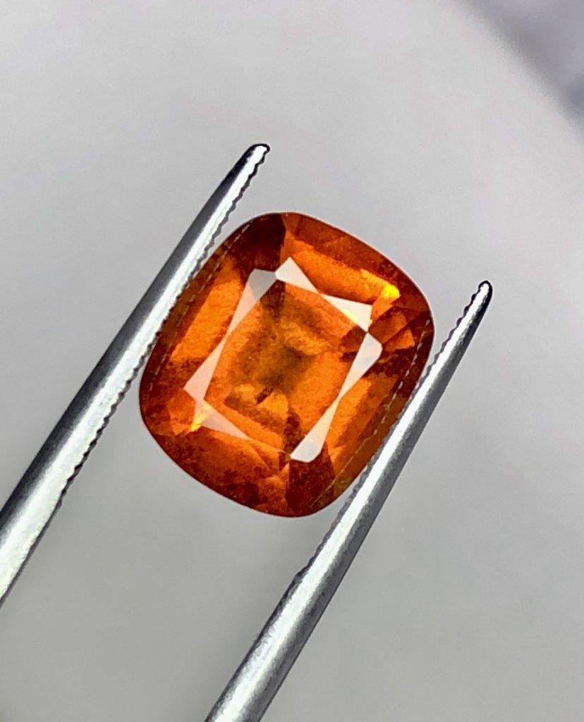 3.55 Carats Natural Hessonite Garnet Gemstone - 10X8.5X5 mm (1 of 4)