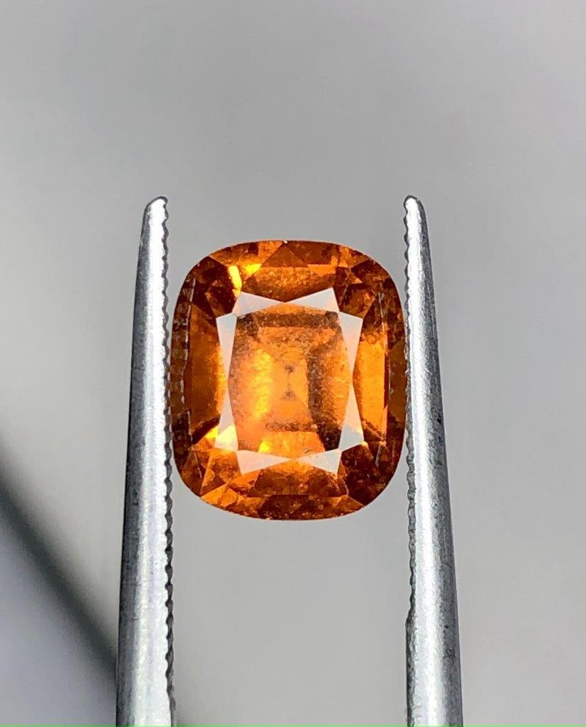 2.95 Carats Natural Hessonite garnet Gemstone - 10X8X4 mm (1 of 5)