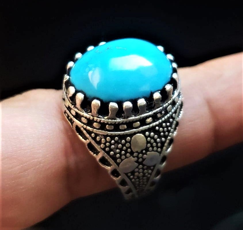Top Grade Torquoise Ring In Sterling Silver: Top Grade Torquoise Ring In Sterling SilverShipping Rate: $23.00 .shipping rates are determined by Parcel weight and destination.Combined shipping: We offer combine shipping on multiple items