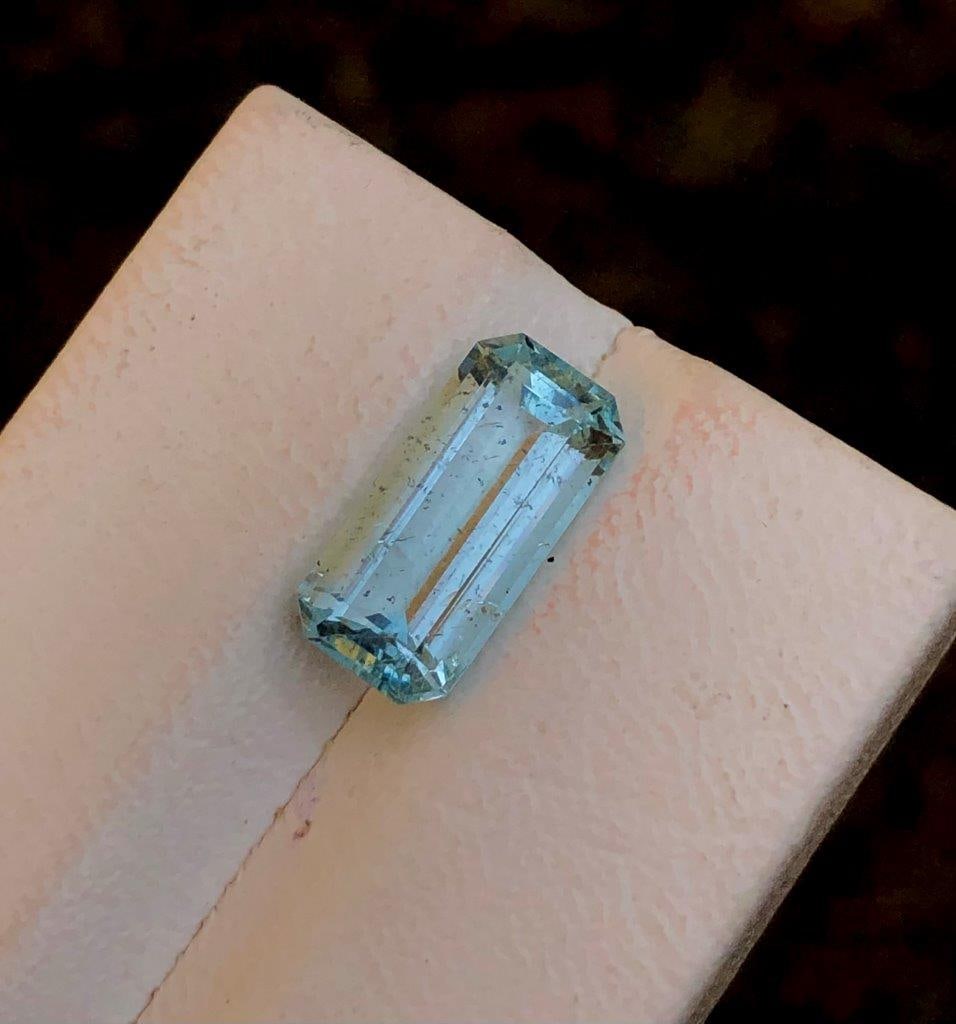 7.65 Carats Sea Blue Natural Aquamarine - 15X11X7 mm (1 of 3)
