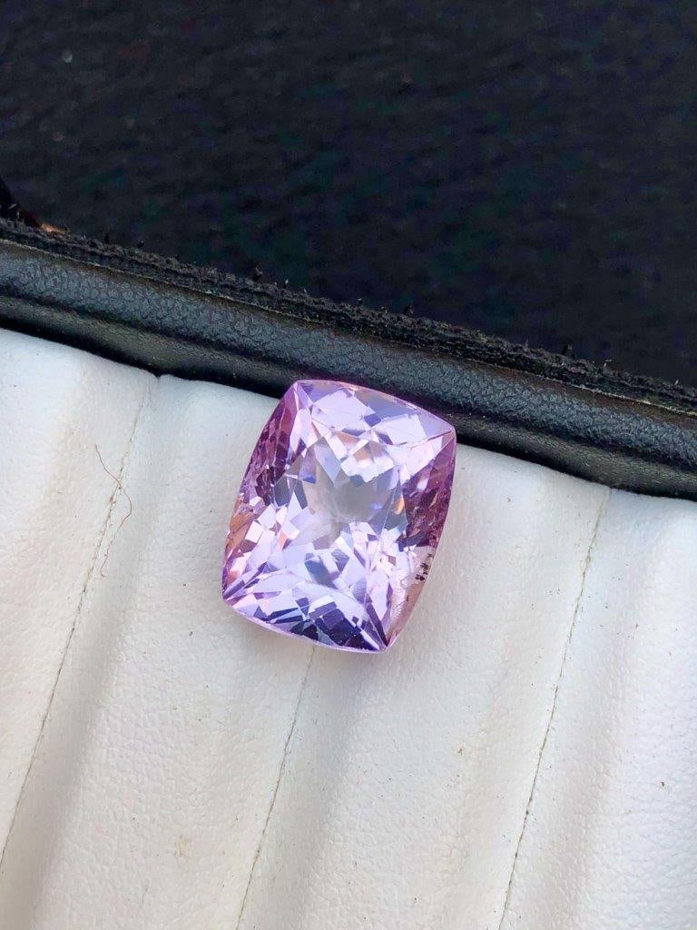 Natural Pink Kuznite Gemstone - 15.70 carats - 16X13X11 mm (1 of 3)