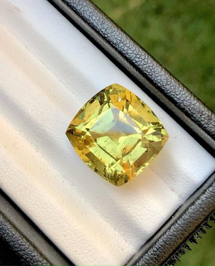 19.60 Carats High Garde Apatite Loose Gemstone - 15X15X11 mm (1 of 4)