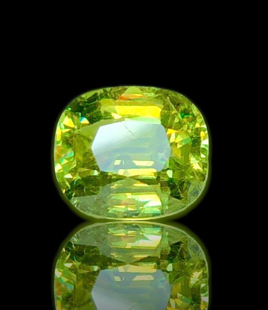 2 Carats Sphene With Natural Fire - 9X7X4 mm (1 of 2)