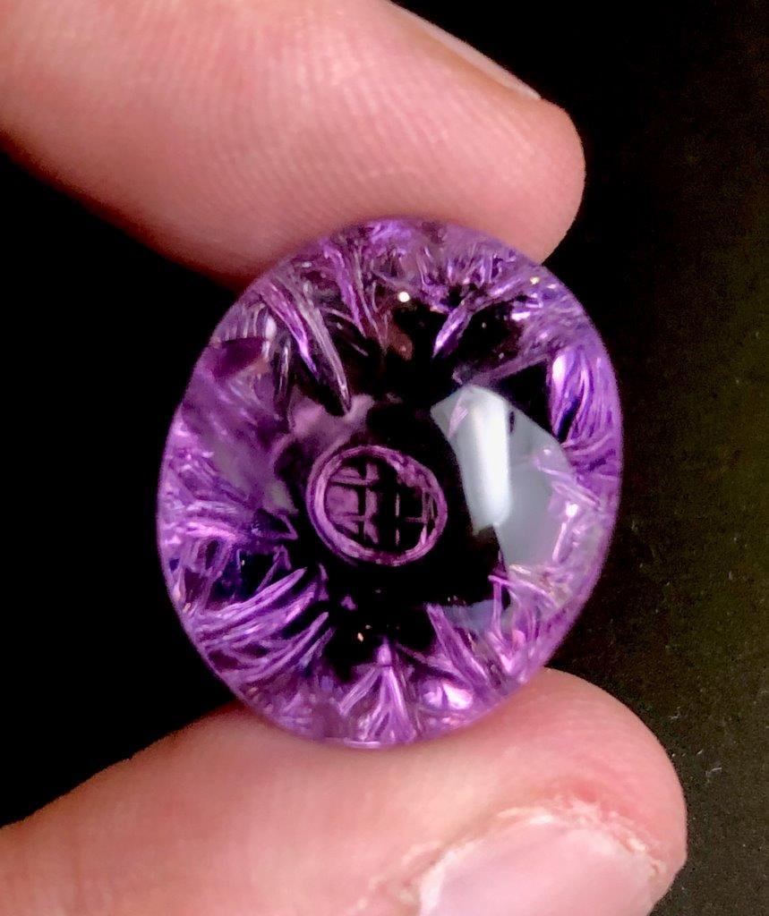 28.30 CARATS PERFECT FLOWER CUT AMETHYST GEMSTONE - 20X17X13 mm: 28.30 CARATS PERFECT FLOWER CUT AMETHYST GEMSTONE - 20X17X13 mm FREE SHIPPING: