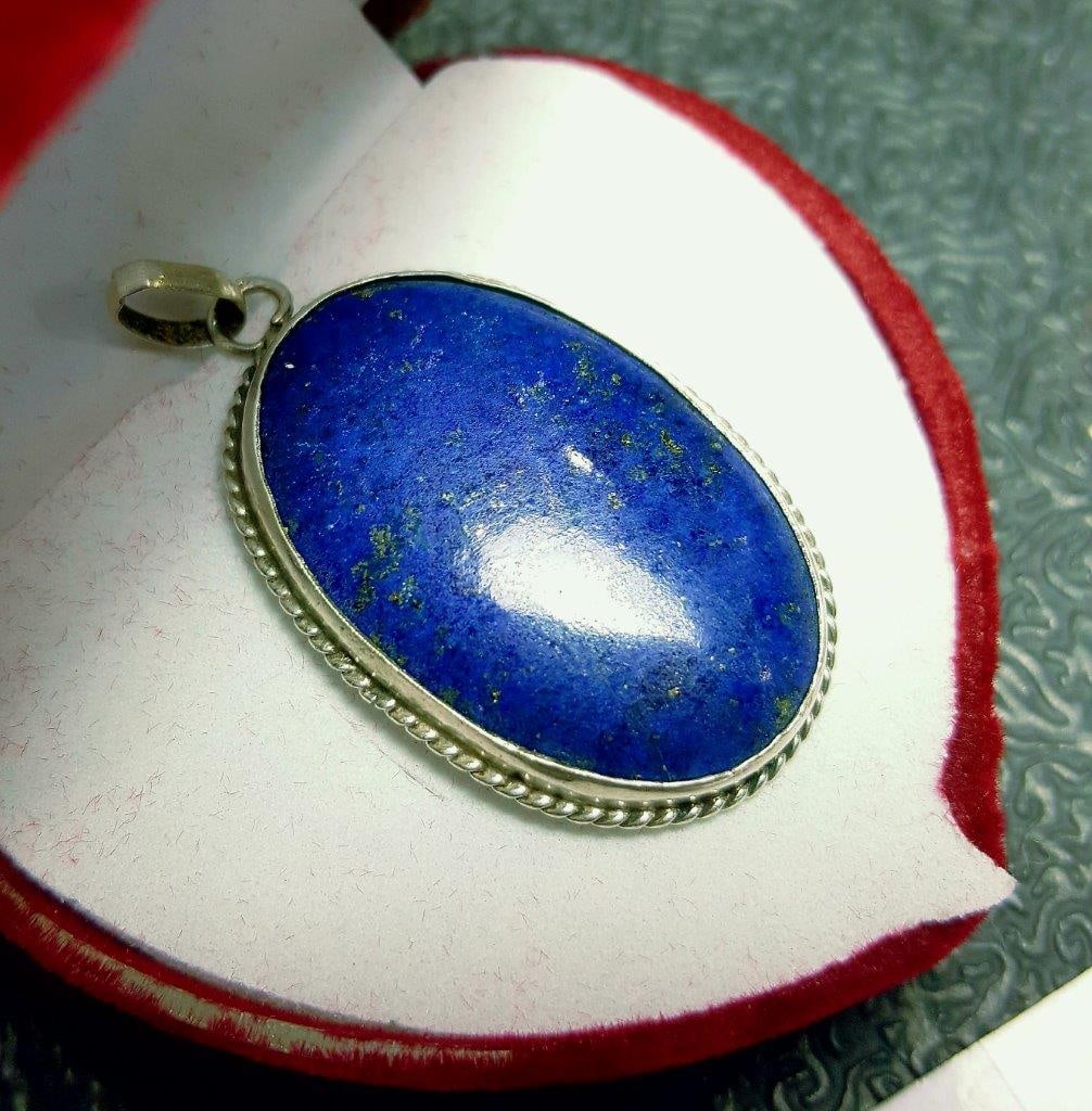 Lapis lazuli stone Silver pendant: Lapis lazuli stone Silver pendant - 39X24X6 mmShipping Rate: $23.00 .shipping rates are determined by Parcel weight and destination.Combined shipping: We offer combine shipping on multiple items