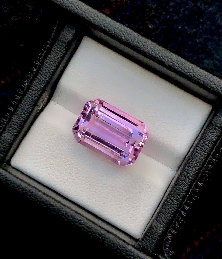 Pink Kunzite Best for Jewelry - 11.35 Carats - 15X11X8 mm (1 of 4)